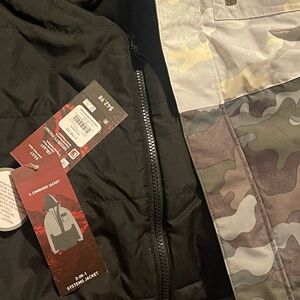Boy camo puffer jacket nwt